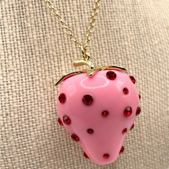 NWT ⚜️💖⚜️ Betsey Johnson Strawberry Rhinestone Bow Necklace - Picture 11 of 11